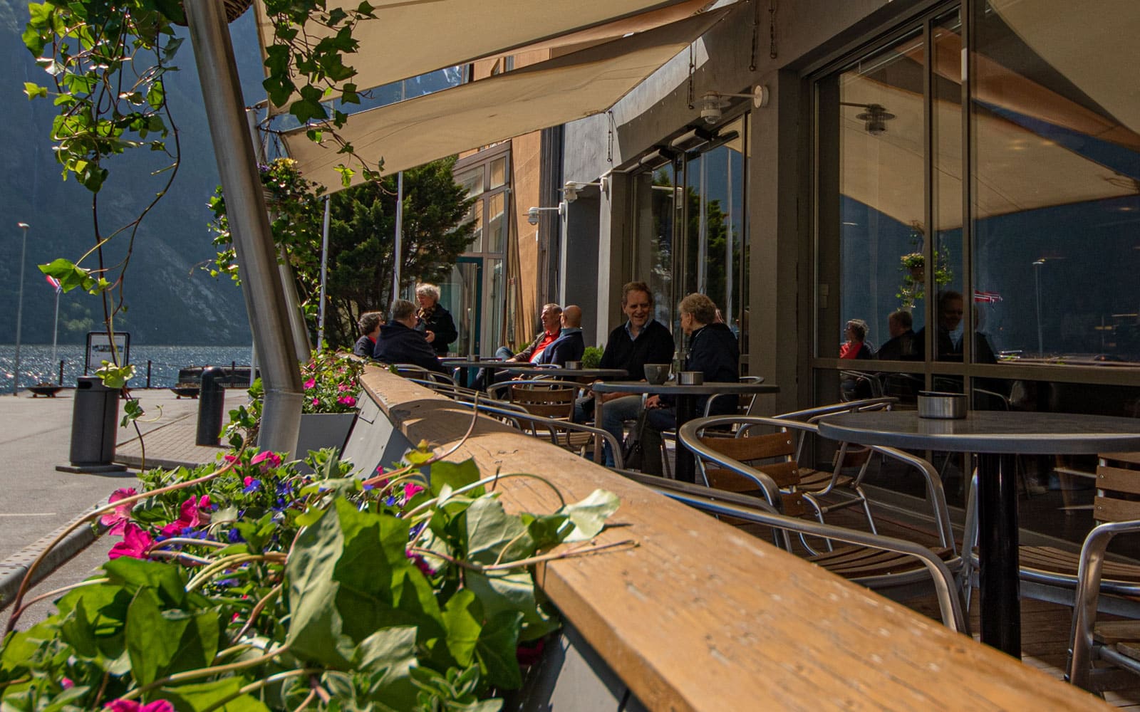 Artikkel_1600x1000_Klingenberg_baren_ute